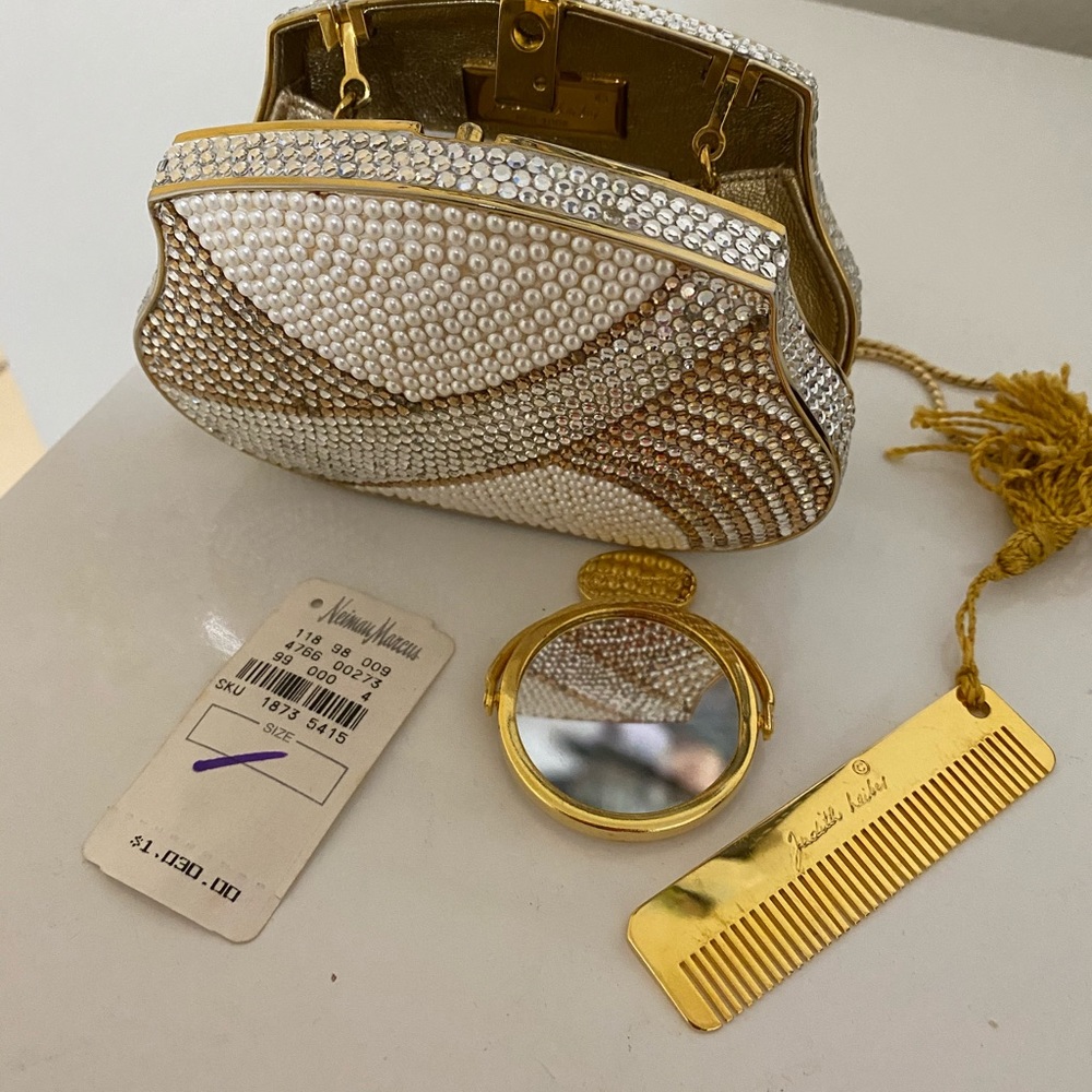Judith Leiber Cluth - Picture 4 of 6